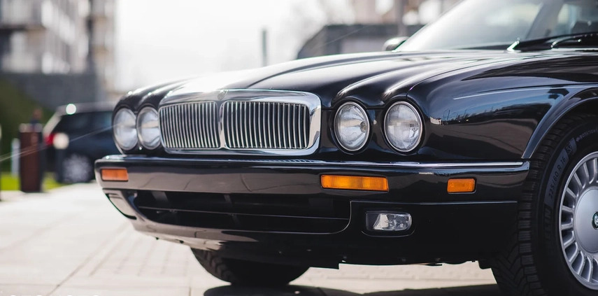 Jaguar XJ cena 55000 przebieg: 160000, rok produkcji 1997 z Łomianki małe 436